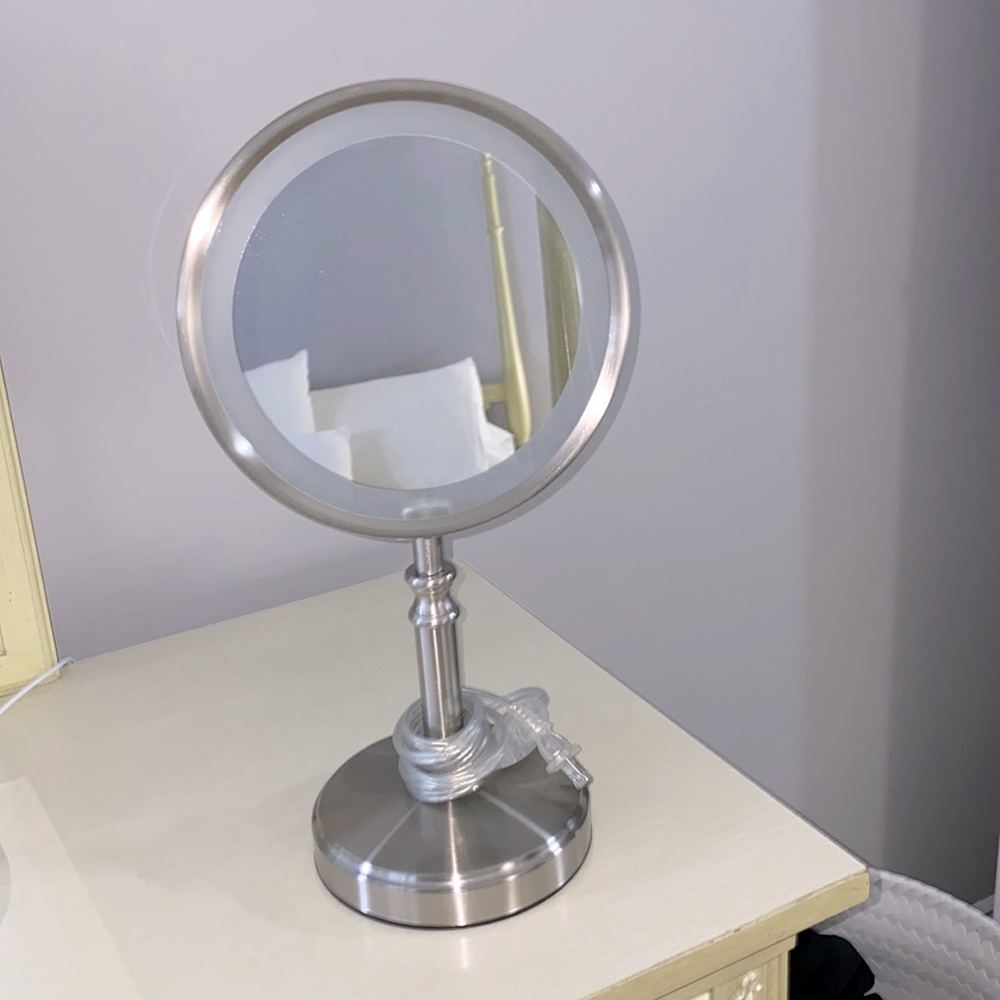 Makeup Mirror - image 1